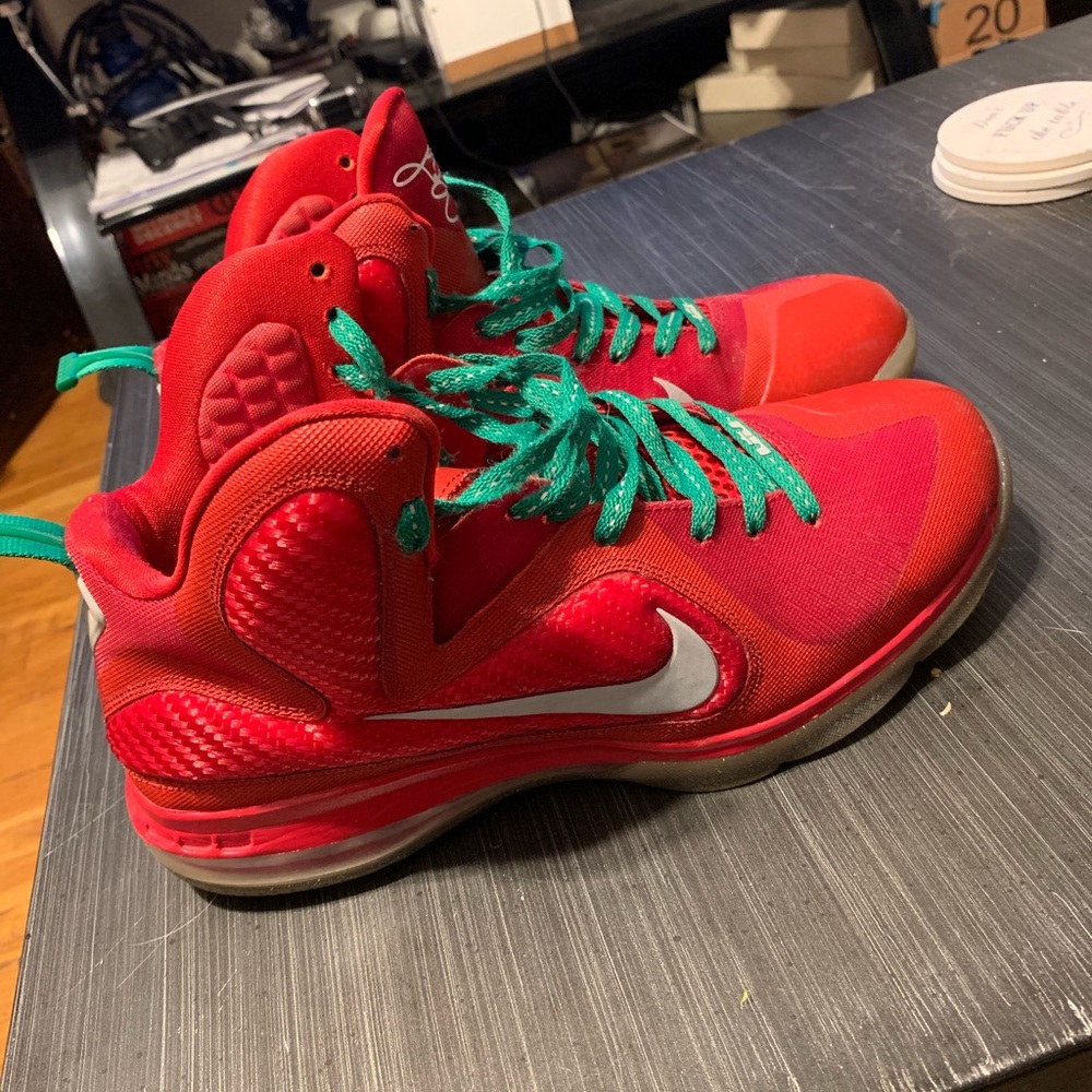 Lebron Xmas 9s